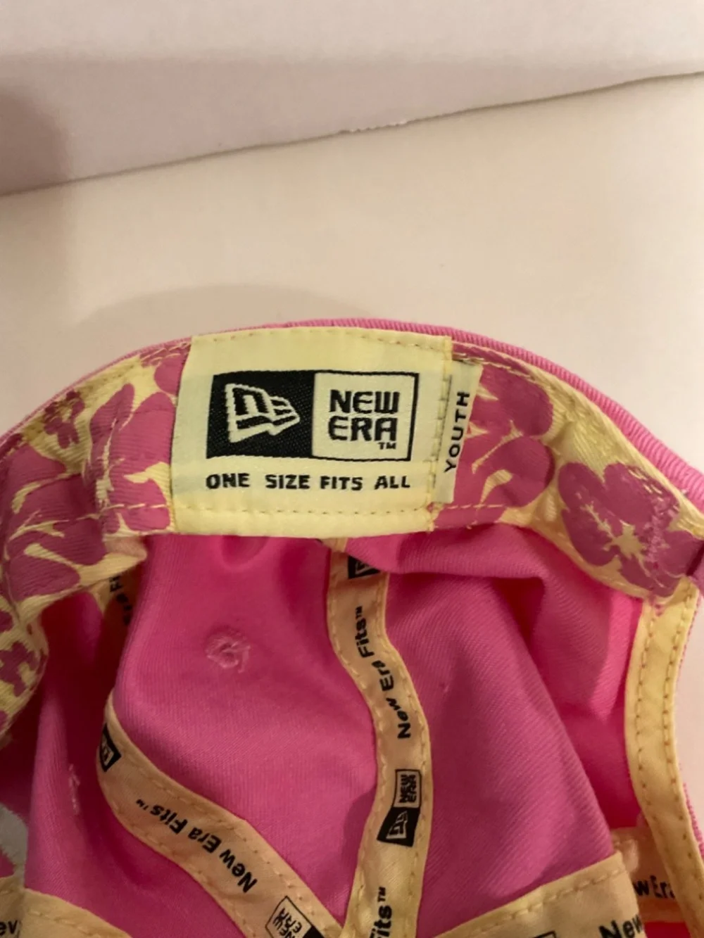 New Era Cincinnati Reds Pink Gold Clover Adjustable Youth Hat. Pre Owned